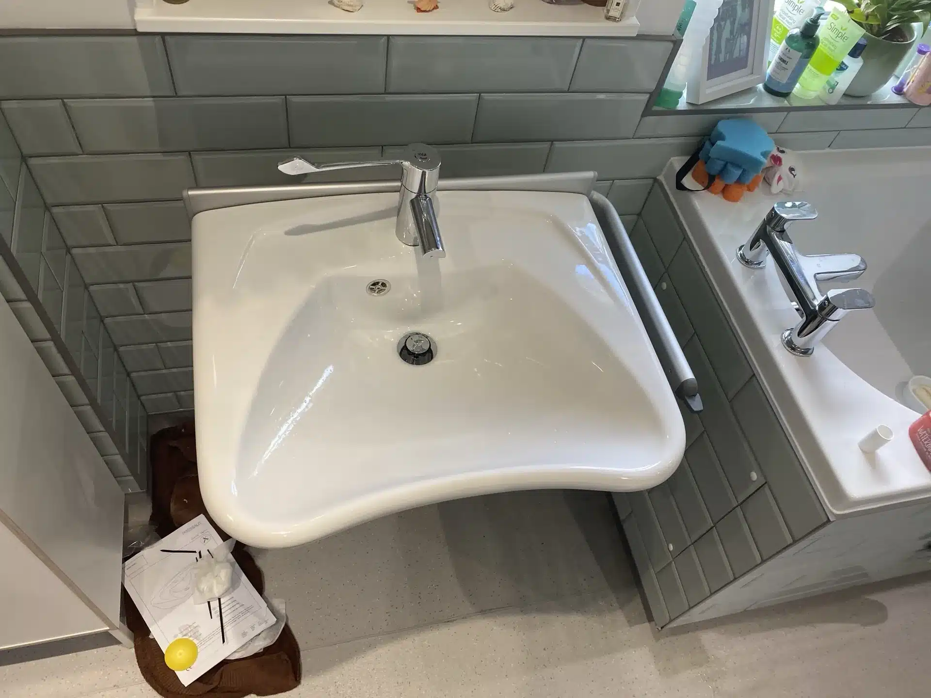 Pressalit Matrix Height Adjustable Sink: Pressalit Matrix Height Adjustable Sink: